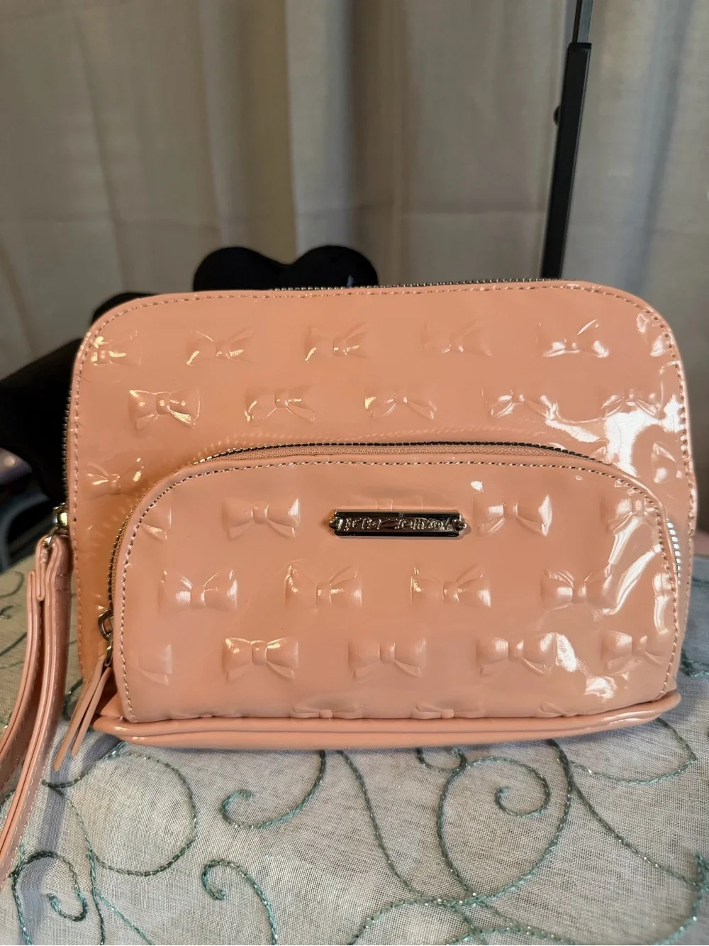Betsey Johnson Blush Pink Embossed Bow Dome Wristlet / Cosmetic Bag